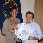 Fabrizio Borra premiato da Marilena Rosetti, segretaria del Club (dal 2014 Presidente)